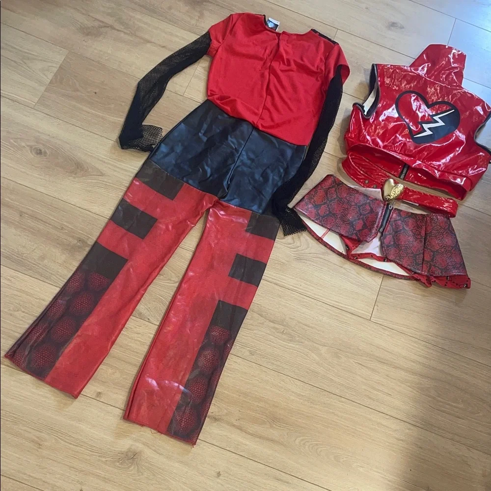 Descendants the rise of red 4 pieces custome girl size m - Picture 7 of 8